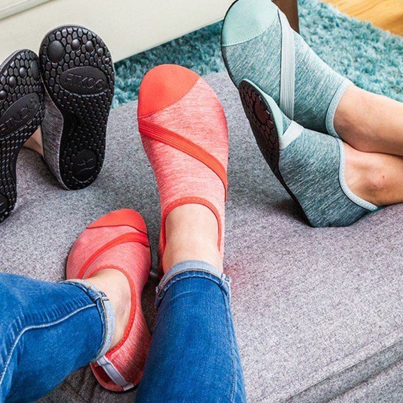 Fitkicks Foldable Shoes - Picture 2 of 4